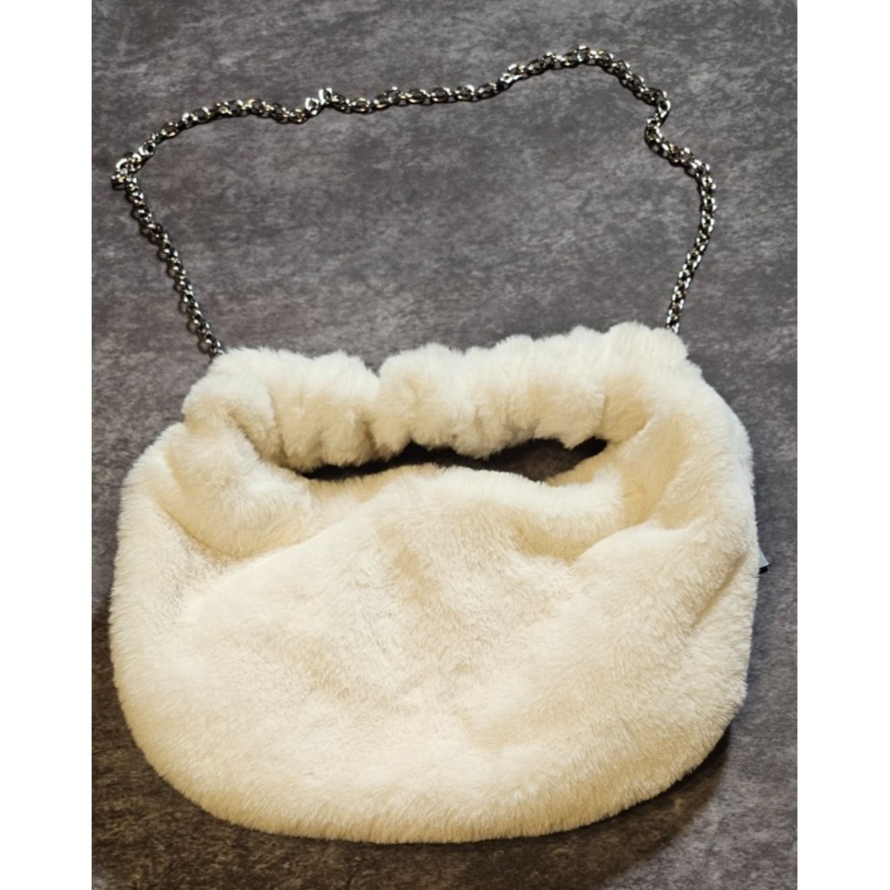 Faux Fur White Hobo Shoulder Bag W/Silver Chain 90's Retro Y2K  Boho Fairycore